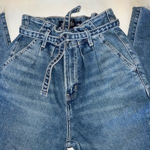 Hollister Jeans w/ jean belt
